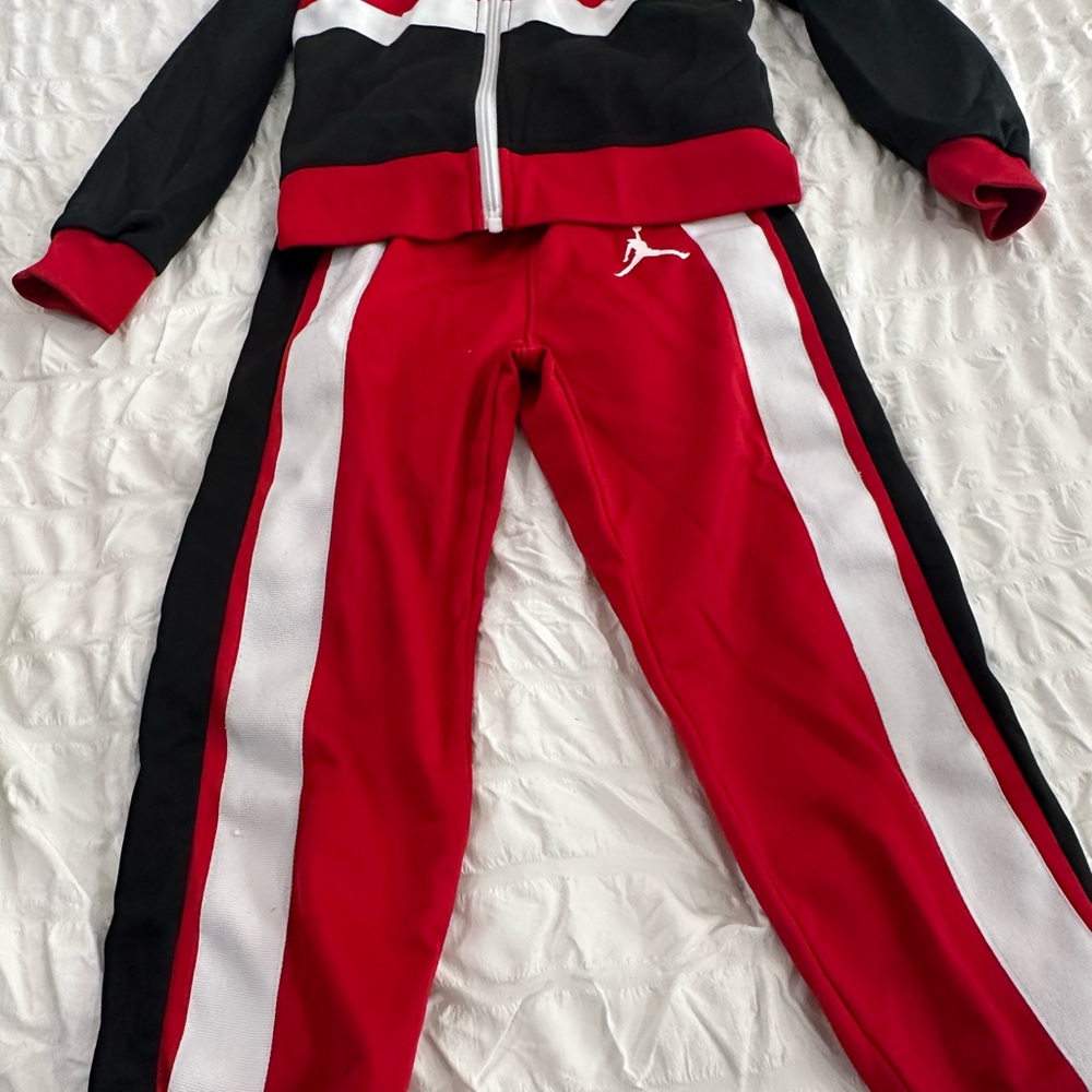 Jordan Boys 4T Sweatsuit